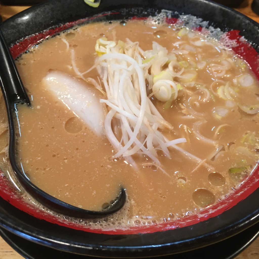 ユーザーが投稿したランチ醤油ラーメンと餃子セットの写真 - 実際訪問したユーザーが直接撮影して投稿した松葉町ラーメン / つけ麺麺屋・四天王の写真