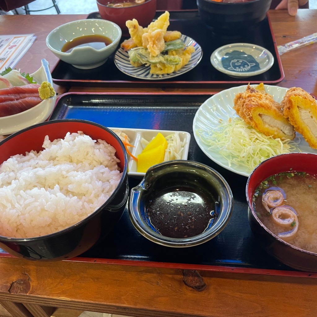 ユーザーが投稿したマグロカツ定食(刺し身付き)の写真 - 実際訪問したユーザーが直接撮影して投稿した京町居酒屋青空酒場 まぐろの気晴れ屋の写真