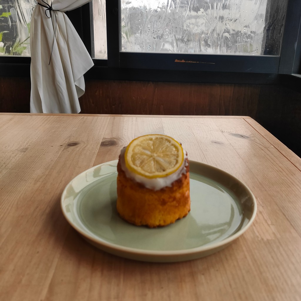 ユーザーが投稿したレモンスコーンの写真 - 実際訪問したユーザーが直接撮影して投稿した芥川町カフェロッカ アンド フレンズの写真