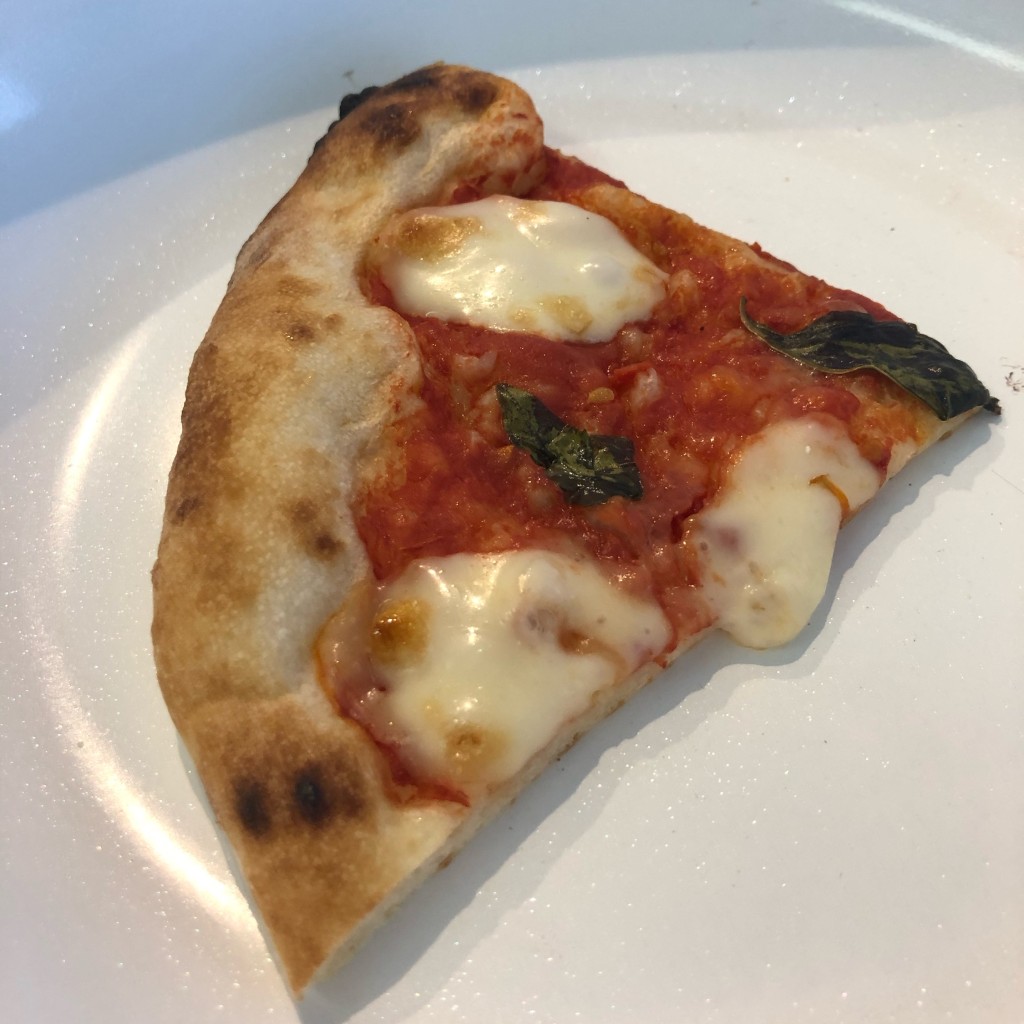 ユーザーが投稿したマルゲリータピザの写真 - 実際訪問したユーザーが直接撮影して投稿した笹塚デザート / ベーカリークイーンズ・ベーカリー 笹塚店の写真
