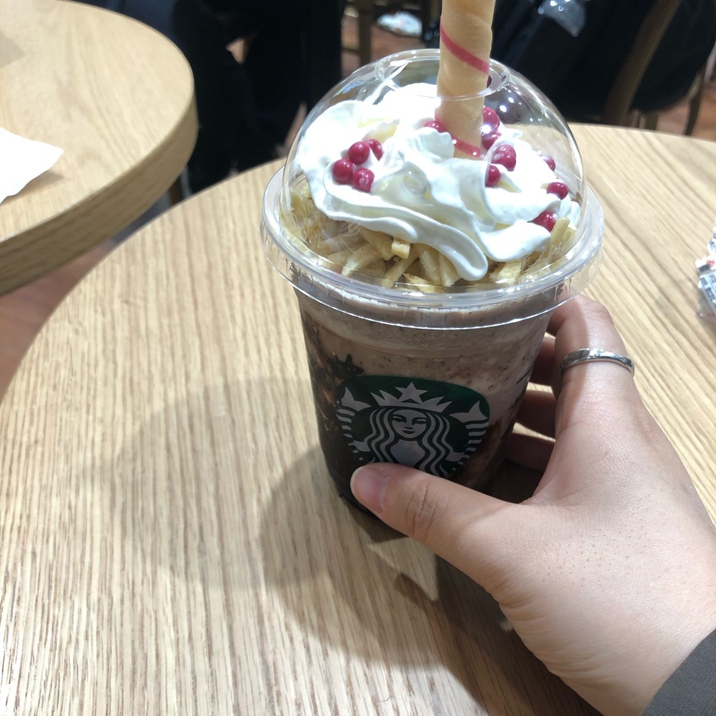 ユーザーが投稿したサンタブーツチョコレートフラペチーノの写真 - 実際訪問したユーザーが直接撮影して投稿した原町田カフェスターバックスコーヒー 町田東急ツインズ店の写真