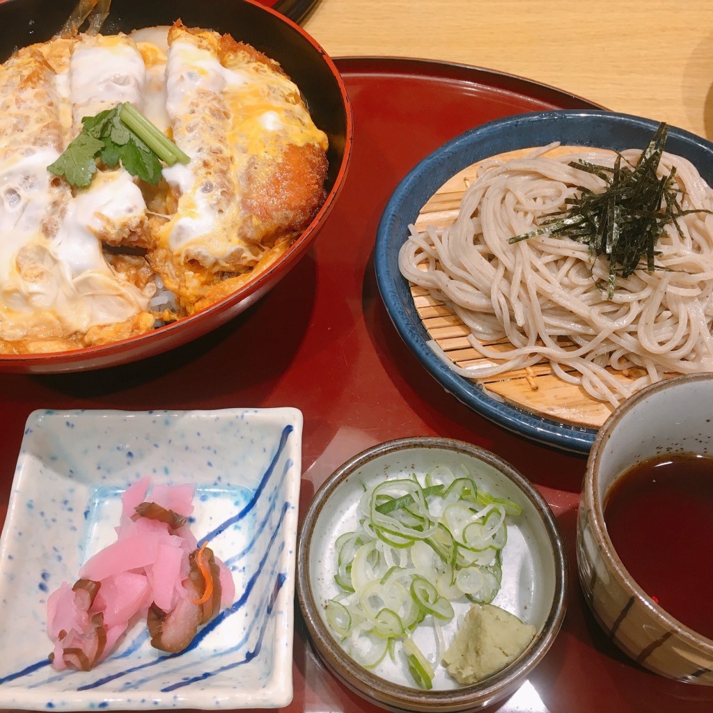 ユーザーが投稿したかつ丼と麺の写真 - 実際訪問したユーザーが直接撮影して投稿した彌富通和食 / 日本料理和食麺処サガミ 中根店の写真