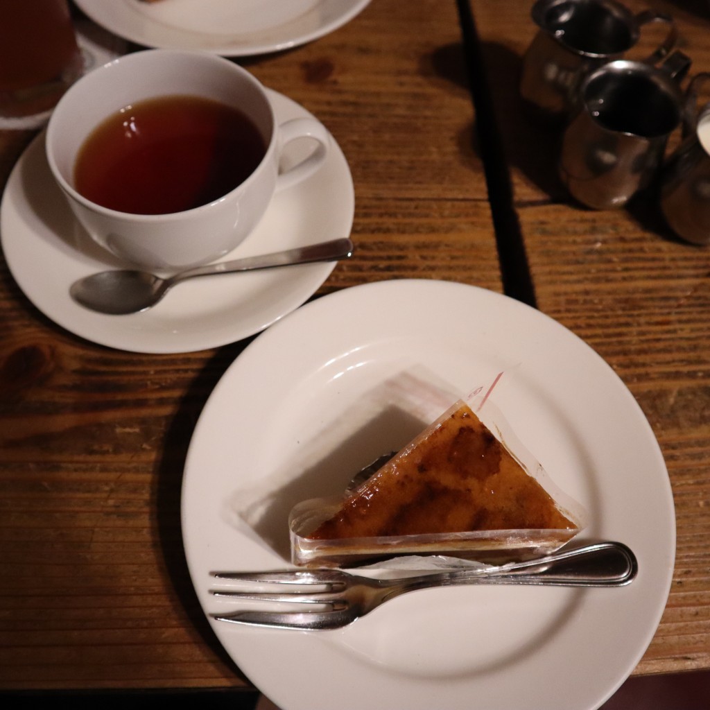 ユーザーが投稿したケーキ&紅茶セットの写真 - 実際訪問したユーザーが直接撮影して投稿した神田神保町コーヒー専門店神田伯刺西爾の写真