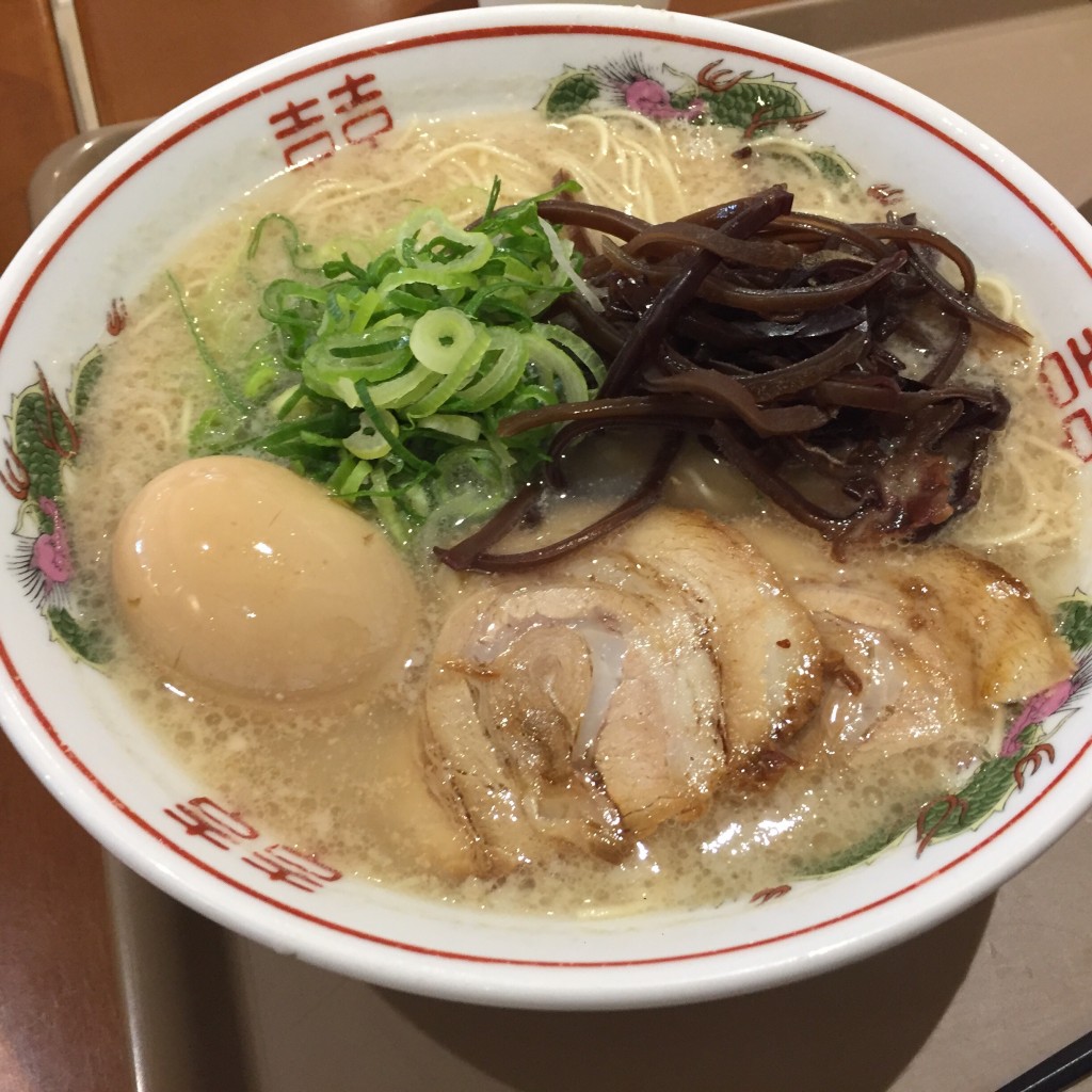 ユーザーが投稿したラーメン玉子入の写真 - 実際訪問したユーザーが直接撮影して投稿したみなとみらいラーメン専門店博多だるま JAPAN MARK IS みなとみらい店の写真