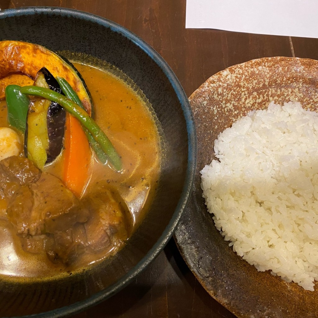 ユーザーが投稿した角煮to野菜カレーの写真 - 実際訪問したユーザーが直接撮影して投稿した平岸五条スープカレーlavi 平岸店の写真