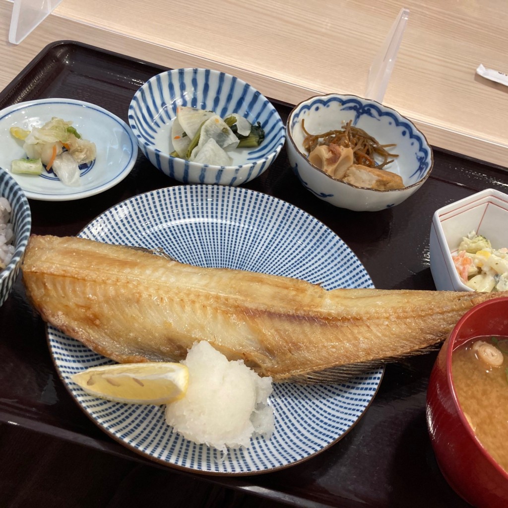 ユーザーが投稿したほっけ塩焼おろし定食の写真 - 実際訪問したユーザーが直接撮影して投稿した豊崎定食屋さち福やCAFE イーアス沖縄豊崎店の写真