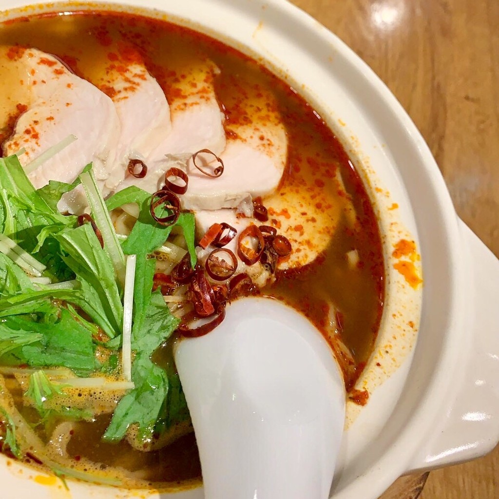 ユーザーが投稿した蒸し鶏麻辣麺の写真 - 実際訪問したユーザーが直接撮影して投稿した新宿中華料理馬馬虎虎 ルミネエスト新宿店の写真