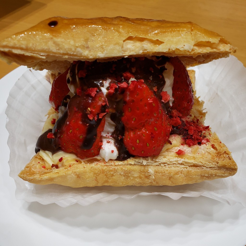 ユーザーが投稿したチョコ苺パイの写真 - 実際訪問したユーザーが直接撮影して投稿した妙典ケーキパティスリー ボン・クラージュの写真