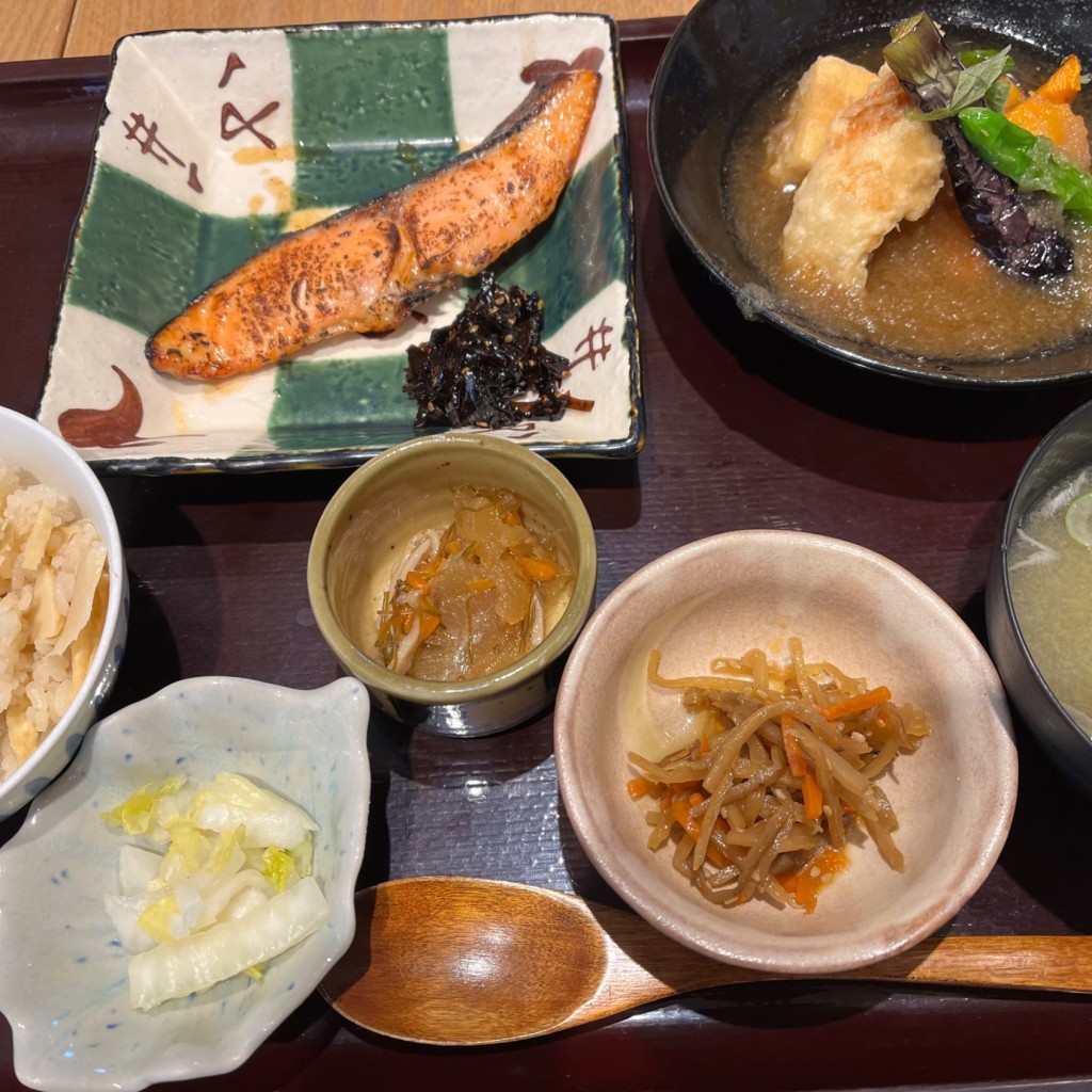 ユーザーが投稿したLunch 焼魚と豆腐の写真 - 実際訪問したユーザーが直接撮影して投稿した難波中定食屋寅福 なんばパークス店の写真