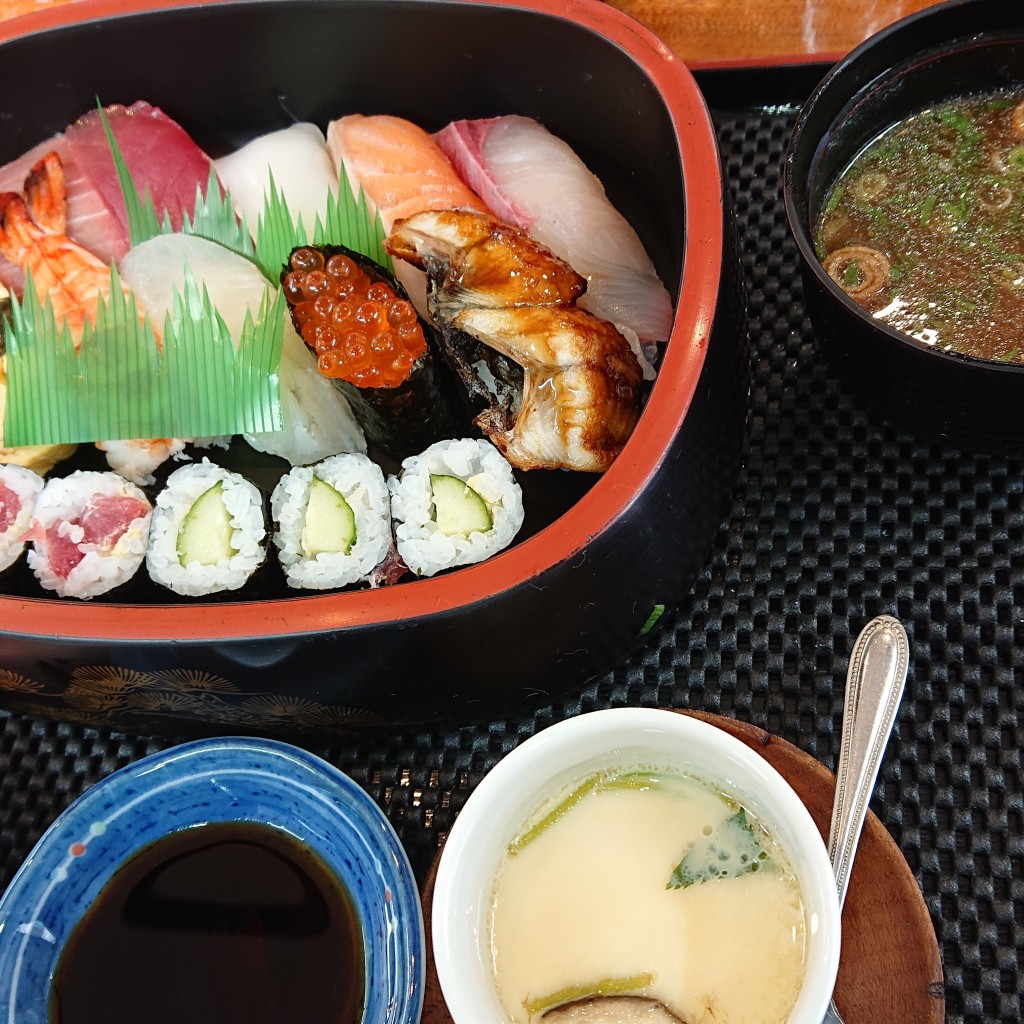 秋風さんが投稿した三条本町寿司のお店居酒屋 鶴/イザカヤ ツルの写真