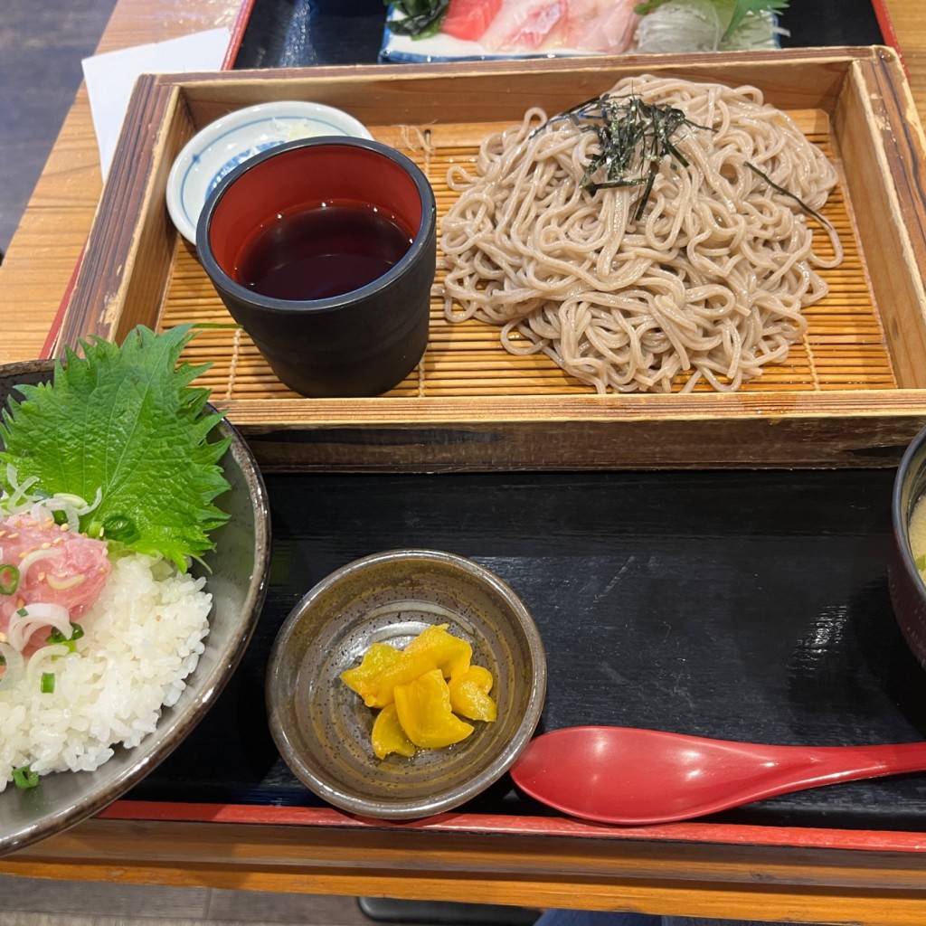 ユーザーが投稿したミこねぎとろ丼と麺セットの写真 - 実際訪問したユーザーが直接撮影して投稿した南藤沢居酒屋海ぶね ODAKYU湘南GATE藤沢店の写真