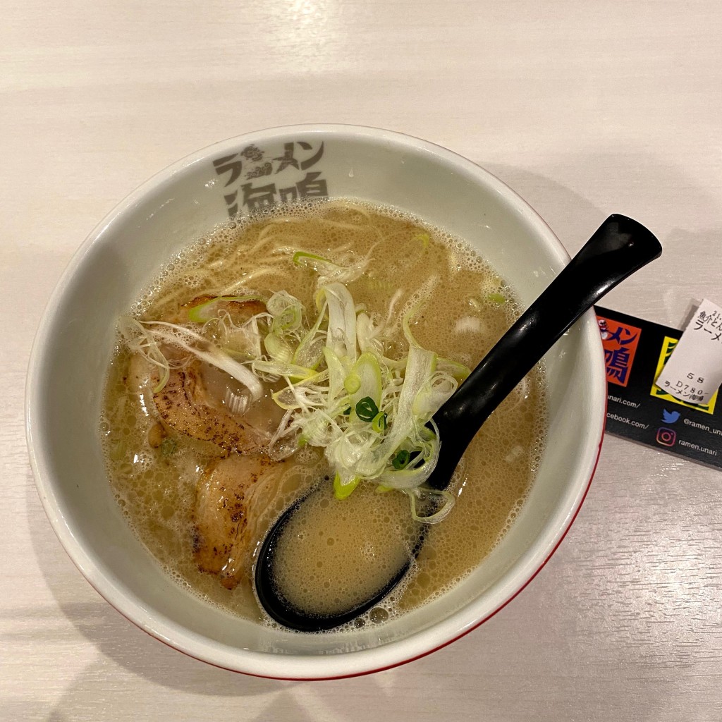 芸術家志望麺固めさんが投稿した下臼井ラーメン / つけ麺のお店ラーメン海鳴 福岡空港店/ラーメンウナリクウコウテンの写真