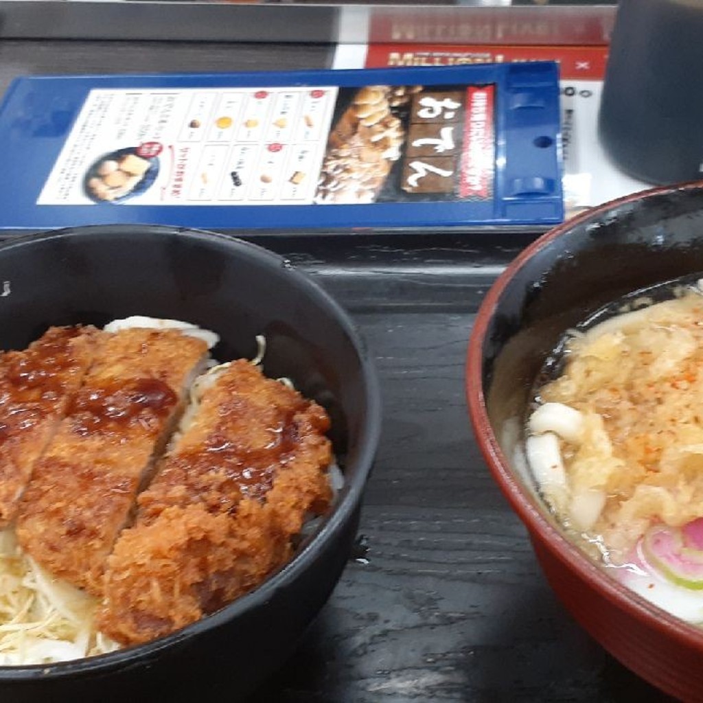 wajirogumi765さんが投稿した湯川うどんのお店資さんうどん 湯川店/スケサンウドン ユガワテンの写真