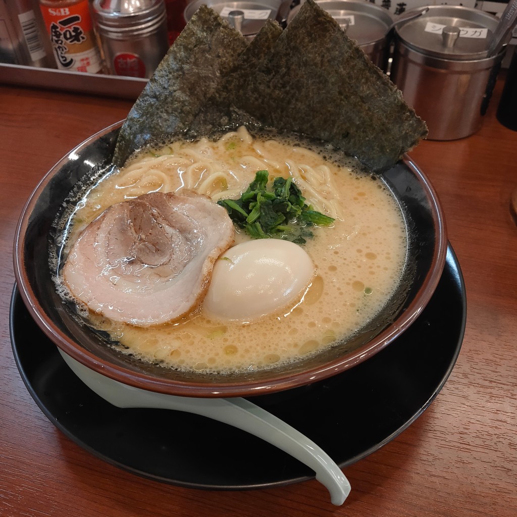 ユーザーが投稿した醤油ラーメンの写真 - 実際訪問したユーザーが直接撮影して投稿した鍛治ラーメン / つけ麺横浜家系ラーメンおばら家 鍛冶店の写真