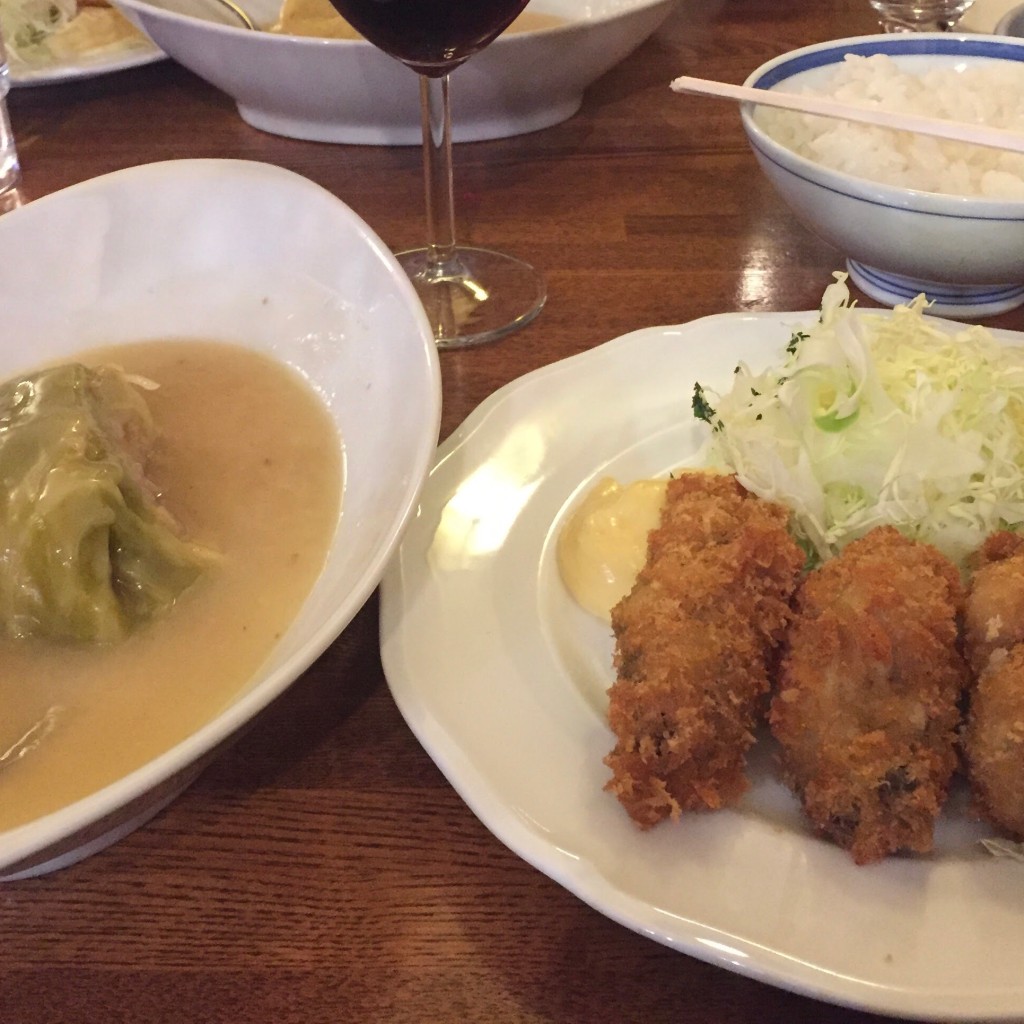 ユーザーが投稿したコロッケの2種盛りとロールキャベツシチューの写真 - 実際訪問したユーザーが直接撮影して投稿した新宿洋食アカシア 新宿本店の写真