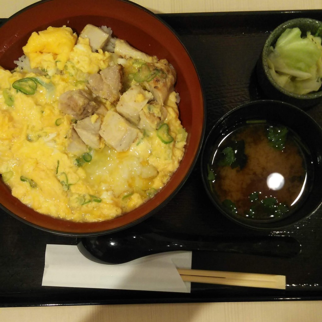 ユーザーが投稿した親子丼(塩)の写真 - 実際訪問したユーザーが直接撮影して投稿した六本木焼鳥焼鳥ここりこ庵 六本木ヒルズ店の写真