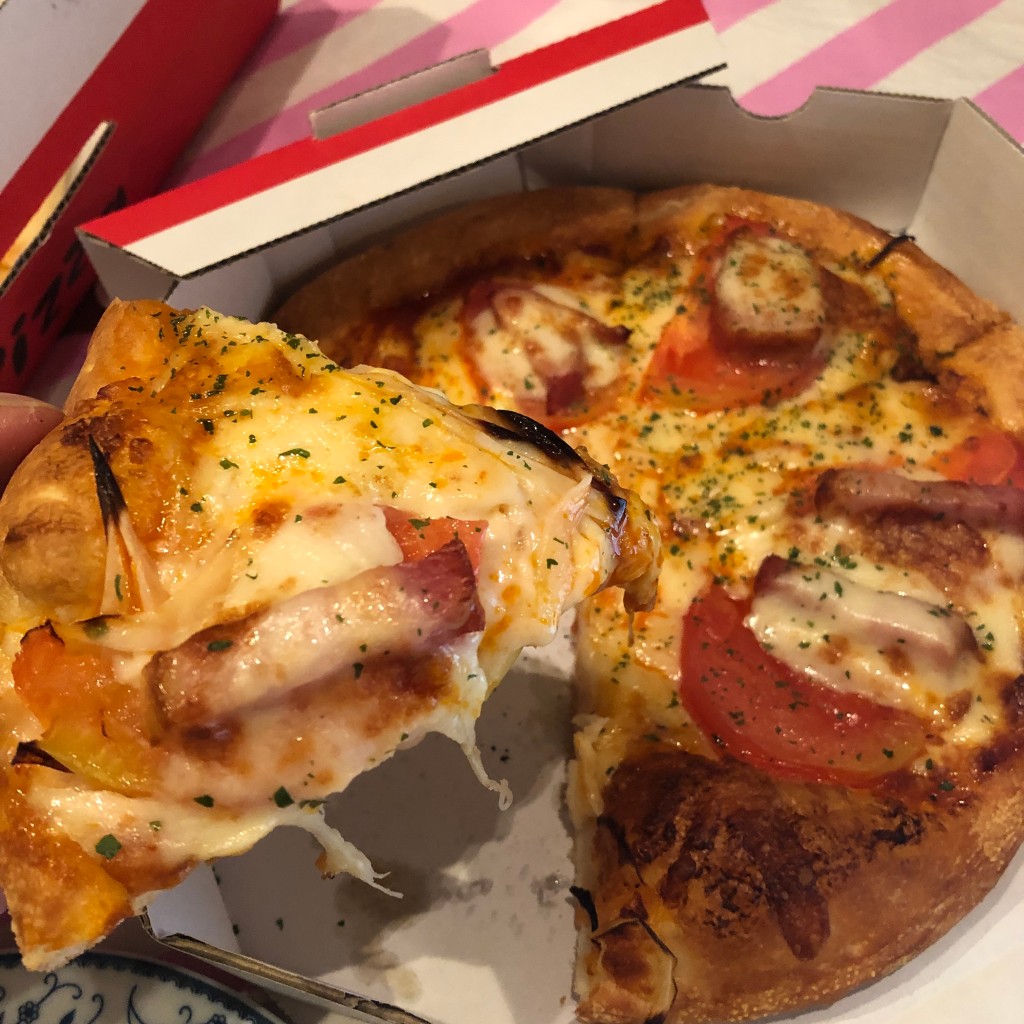 ユーザーが投稿したモッツァレラブロックベーコンのピザの写真 - 実際訪問したユーザーが直接撮影して投稿した内本町パスタピザ・ピーターパン 大和高田店の写真