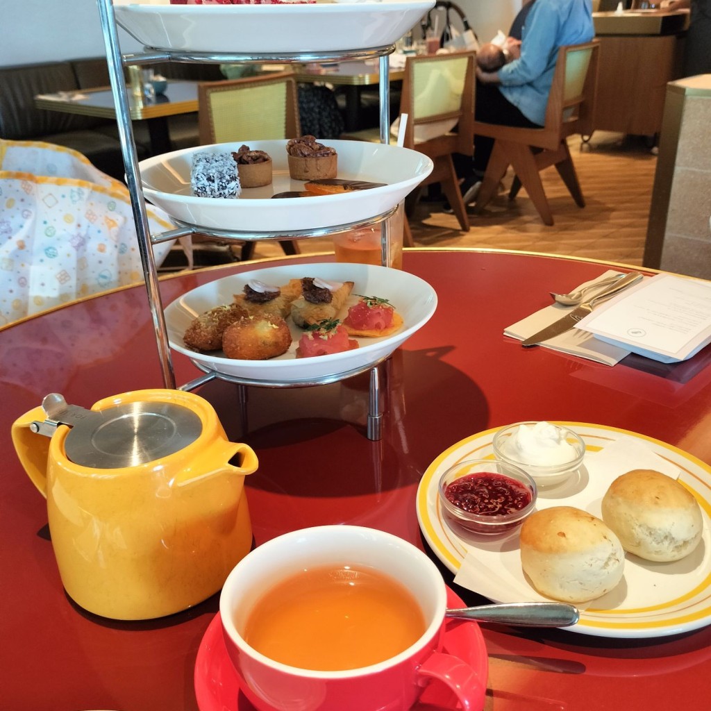 ユーザーが投稿した[GT] Afternoon tea ,500の写真 - 実際訪問したユーザーが直接撮影して投稿した梅田カフェbills 大阪ステーション店の写真