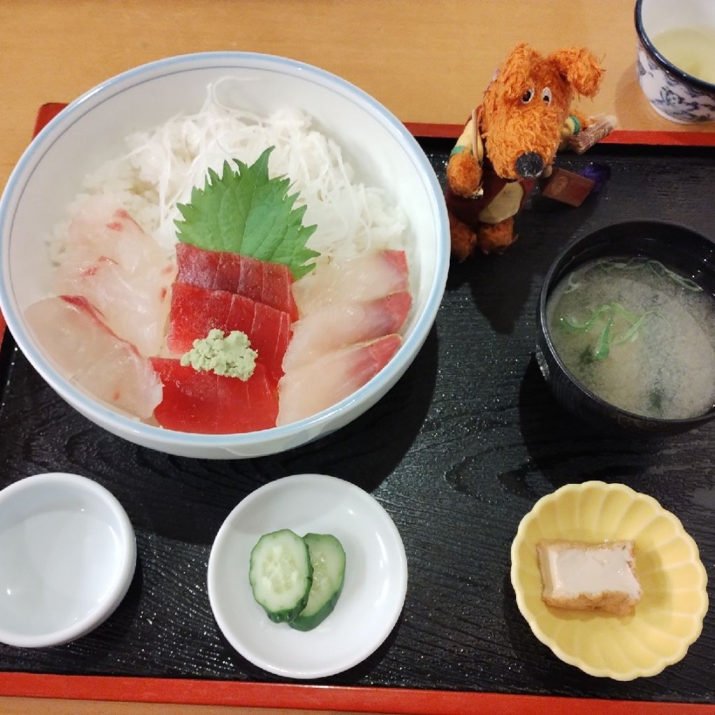 ユーザーが投稿した三色丼の写真 - 実際訪問したユーザーが直接撮影して投稿した田原本町魚介 / 海鮮料理お食事処 さくらの写真