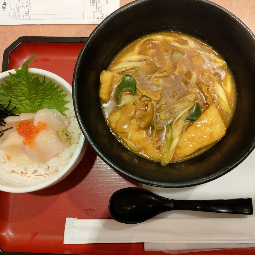 ユーザーが投稿した北海道産帆立ミニ丼とカレーうどんの写真 - 実際訪問したユーザーが直接撮影して投稿した天道町ファミリーレストランあいそ家 天道店の写真