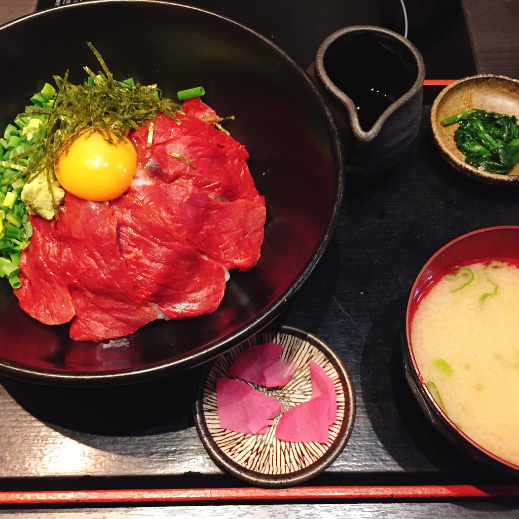 ユーザーが投稿した馬肉丼の写真 - 実際訪問したユーザーが直接撮影して投稿した赤坂居酒屋個室居酒屋 馬に魚に 赤坂見附店の写真