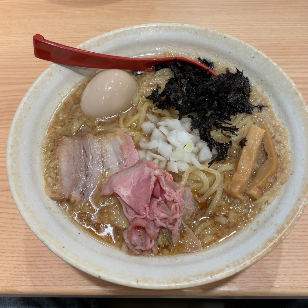 ユーザーが投稿した味玉入り 背脂醤油らー麺の写真 - 実際訪問したユーザーが直接撮影して投稿したレイクタウンラーメン専門店焼きあご塩らー麺 たかはし 越谷レイクタウン店の写真