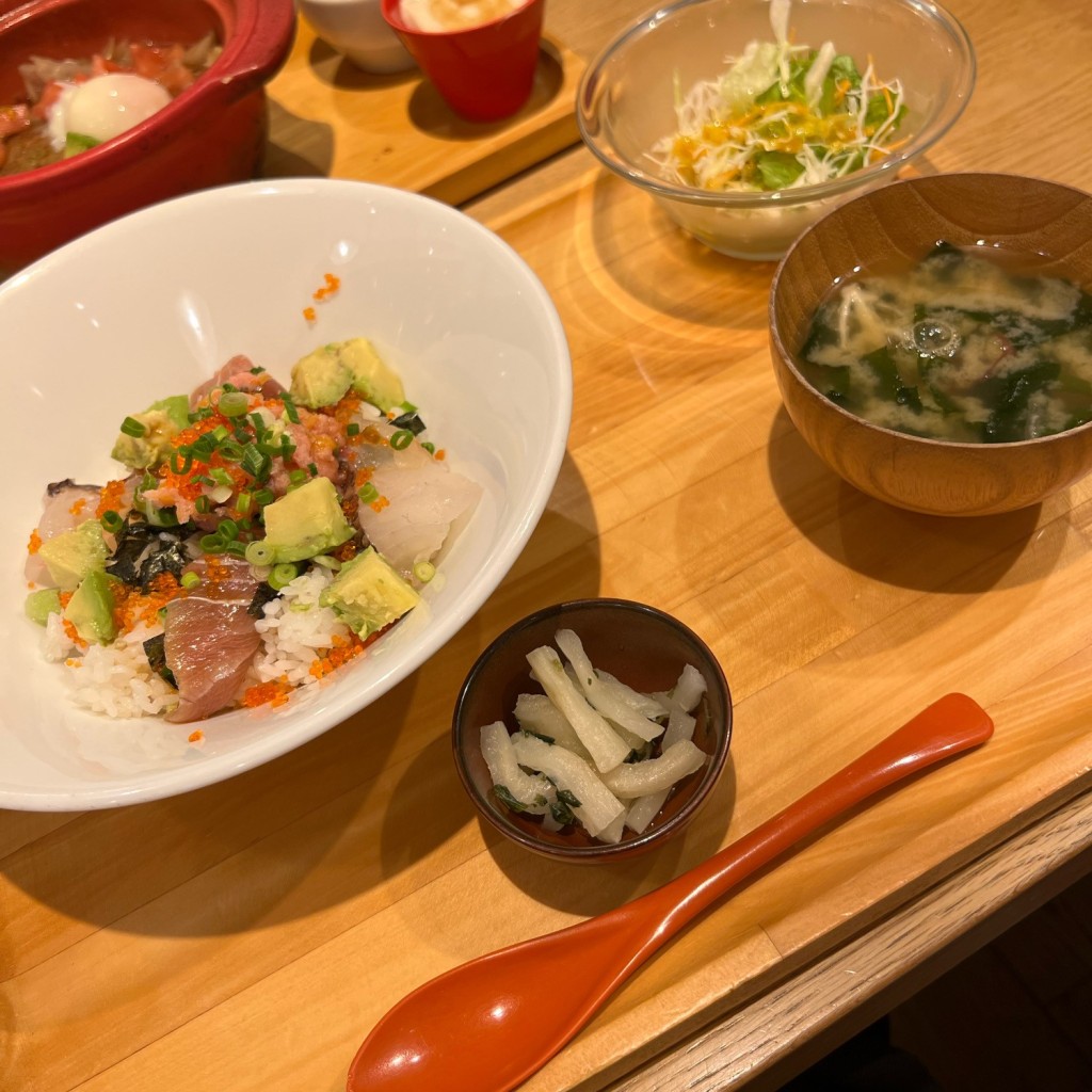 ユーザーが投稿した海鮮丼の写真 - 実際訪問したユーザーが直接撮影して投稿した阿倍野筋定食屋おぼんdeごはん あべのキューズモール店の写真