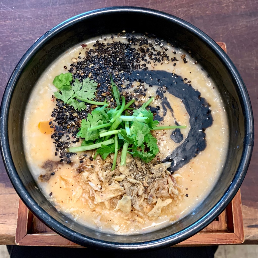 ユーザーが投稿した黒胡麻坦々粥の写真 - 実際訪問したユーザーが直接撮影して投稿した神宮前中華料理粥麺楽屋 喜々の写真