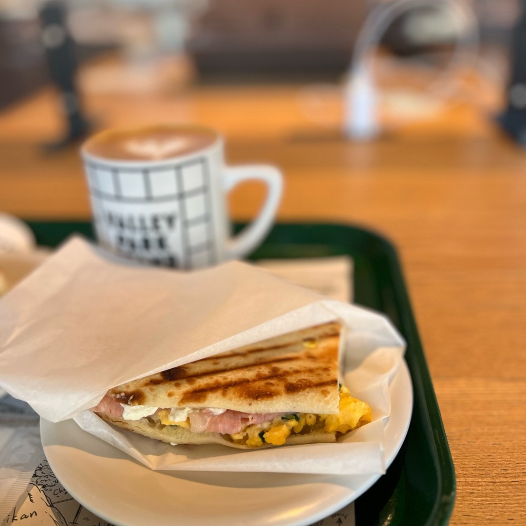 ユーザーが投稿したPANINISCRAMBLEEGGの写真 - 実際訪問したユーザーが直接撮影して投稿した神宮前カフェVALLEY PARK STANDの写真