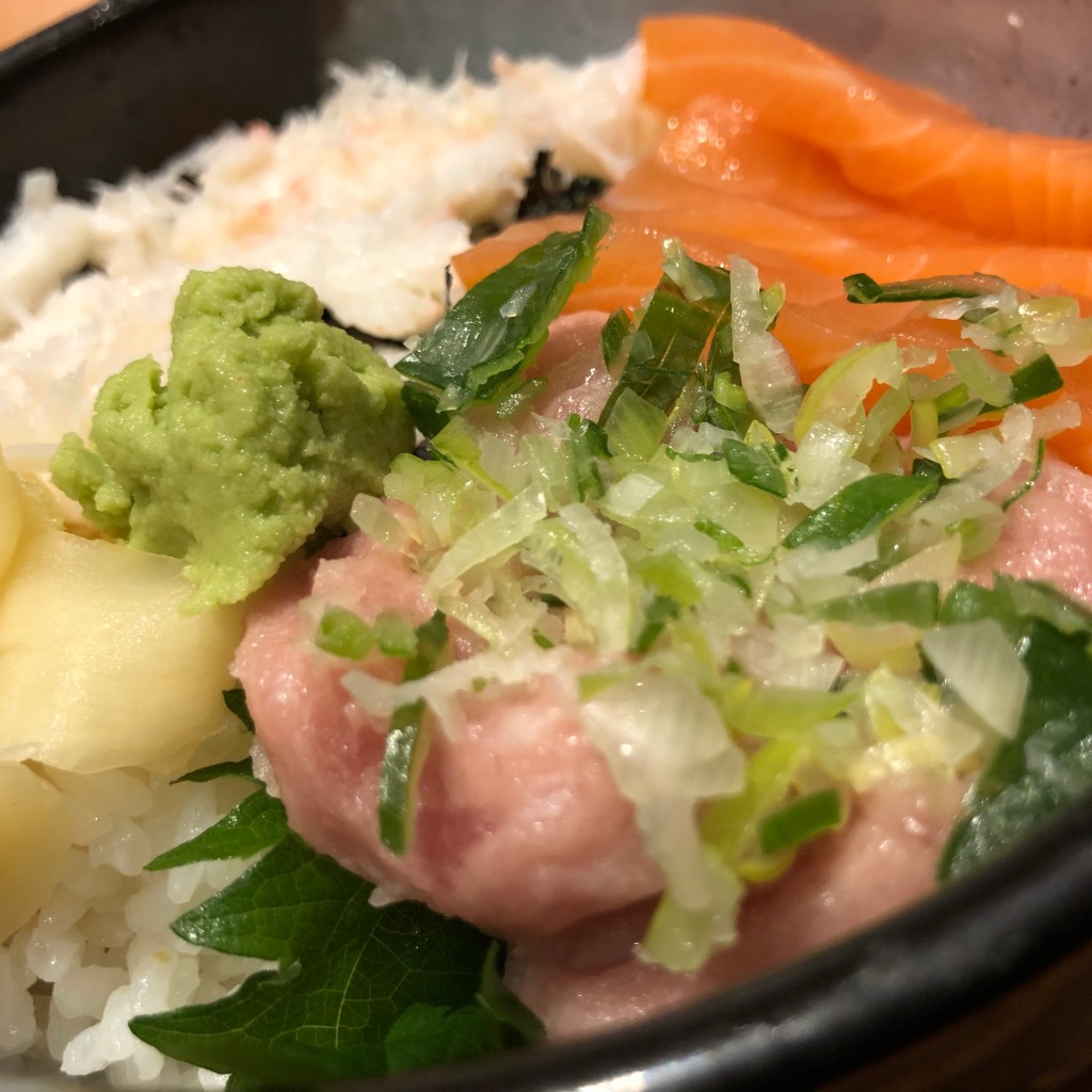 ユーザーが投稿した三色丼の写真 - 実際訪問したユーザーが直接撮影して投稿した歌舞伎町寿司板前寿司新宿東宝ビル店の写真