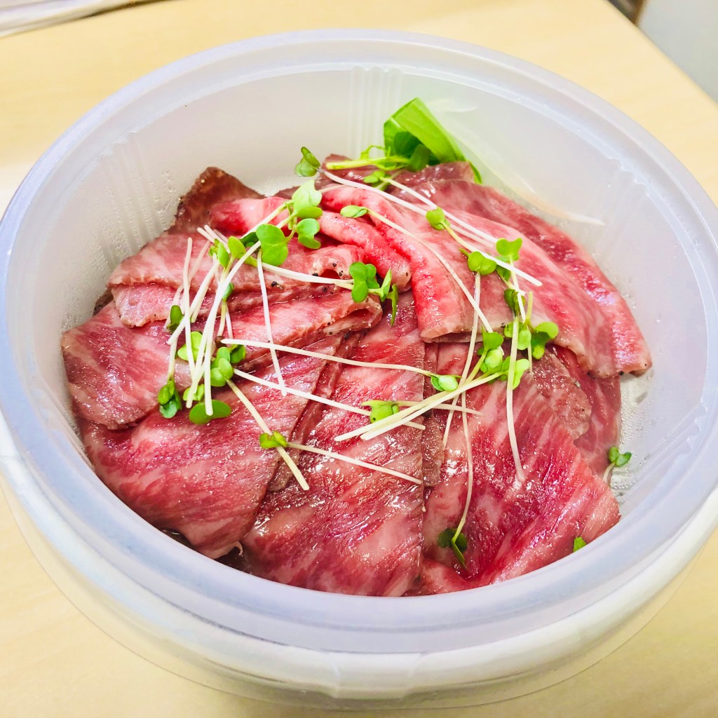 ユーザーが投稿したローストビーフ丼の写真 - 実際訪問したユーザーが直接撮影して投稿した栄焼肉niku no OTOの写真