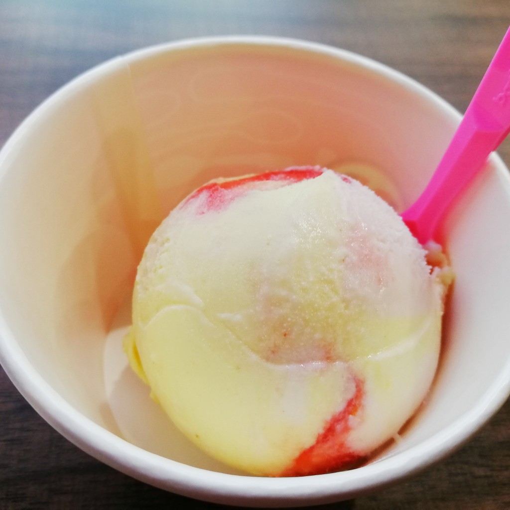 ユーザーが投稿したバナナアンドストロベリーの写真 - 実際訪問したユーザーが直接撮影して投稿したアイスクリームサーティワンアイスクリーム イオンモール沖縄ライカム店の写真
