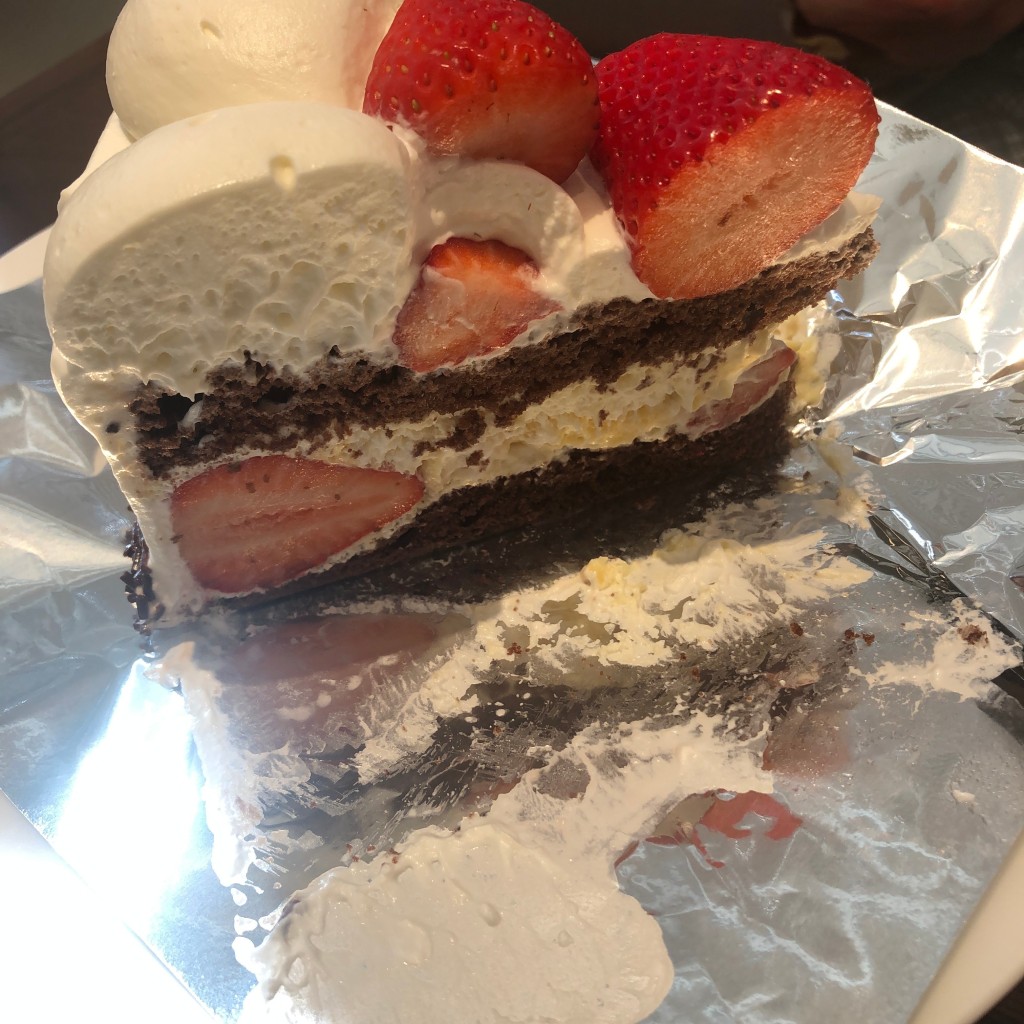 ユーザーが投稿したストロベリーチョコレートケーキの写真 - 実際訪問したユーザーが直接撮影して投稿した上野カフェハーブス 上野店の写真