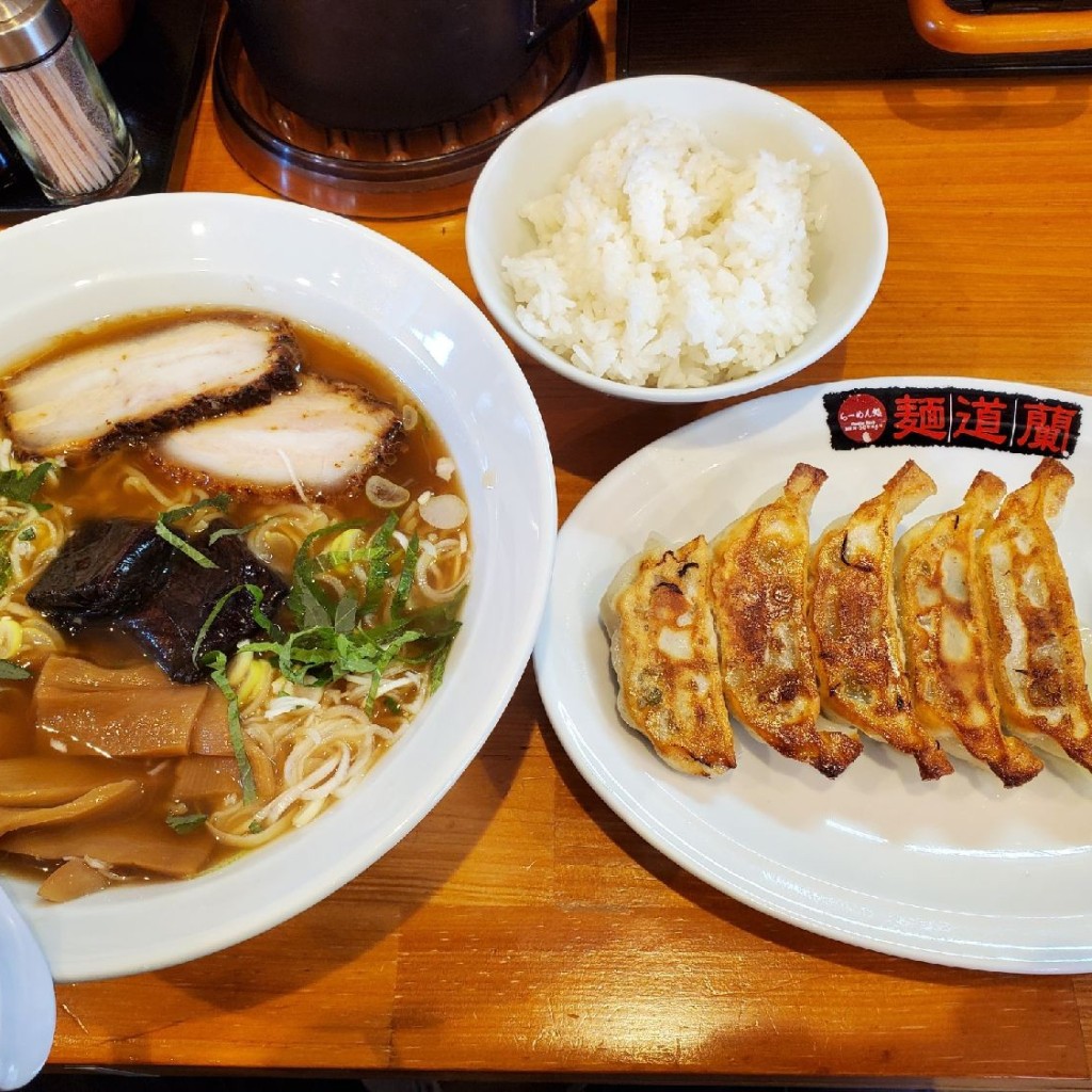 ユーザーが投稿した麺道蘭ラーメンと餃子の写真 - 実際訪問したユーザーが直接撮影して投稿した石江ラーメン / つけ麺麺道 蘭の写真