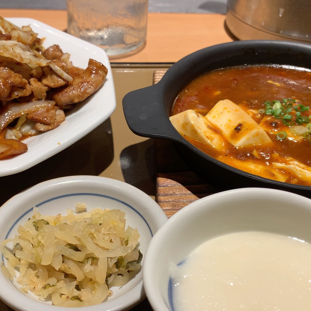 ユーザーが投稿した回鍋肉と麻婆豆腐の定食の写真 - 実際訪問したユーザーが直接撮影して投稿した大宮町定食屋やよい軒 川崎駅西口店の写真