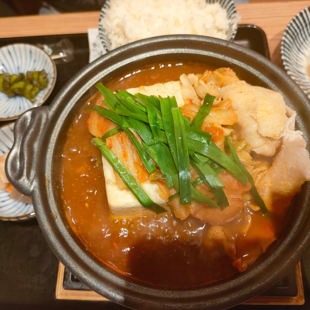 ユーザーが投稿した肉豆冨定食(赤)の写真 - 実際訪問したユーザーが直接撮影して投稿した子安町居酒屋大衆食堂 安べゑ 八王子南口店の写真