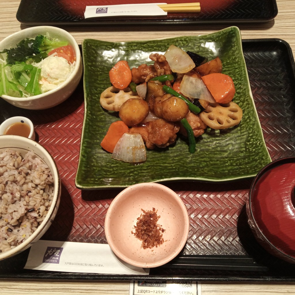 ユーザーが投稿した鶏と野菜の黒酢あん定食の写真 - 実際訪問したユーザーが直接撮影して投稿した南大沢定食屋大戸屋 フレンテ南大沢店の写真