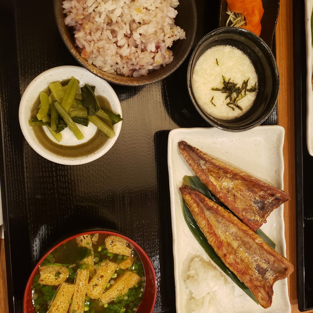 ユーザーが投稿したカツオのハラス焼き定食の写真 - 実際訪問したユーザーが直接撮影して投稿した西新宿魚介 / 海鮮料理焼き魚専門店 ハラス屋の写真