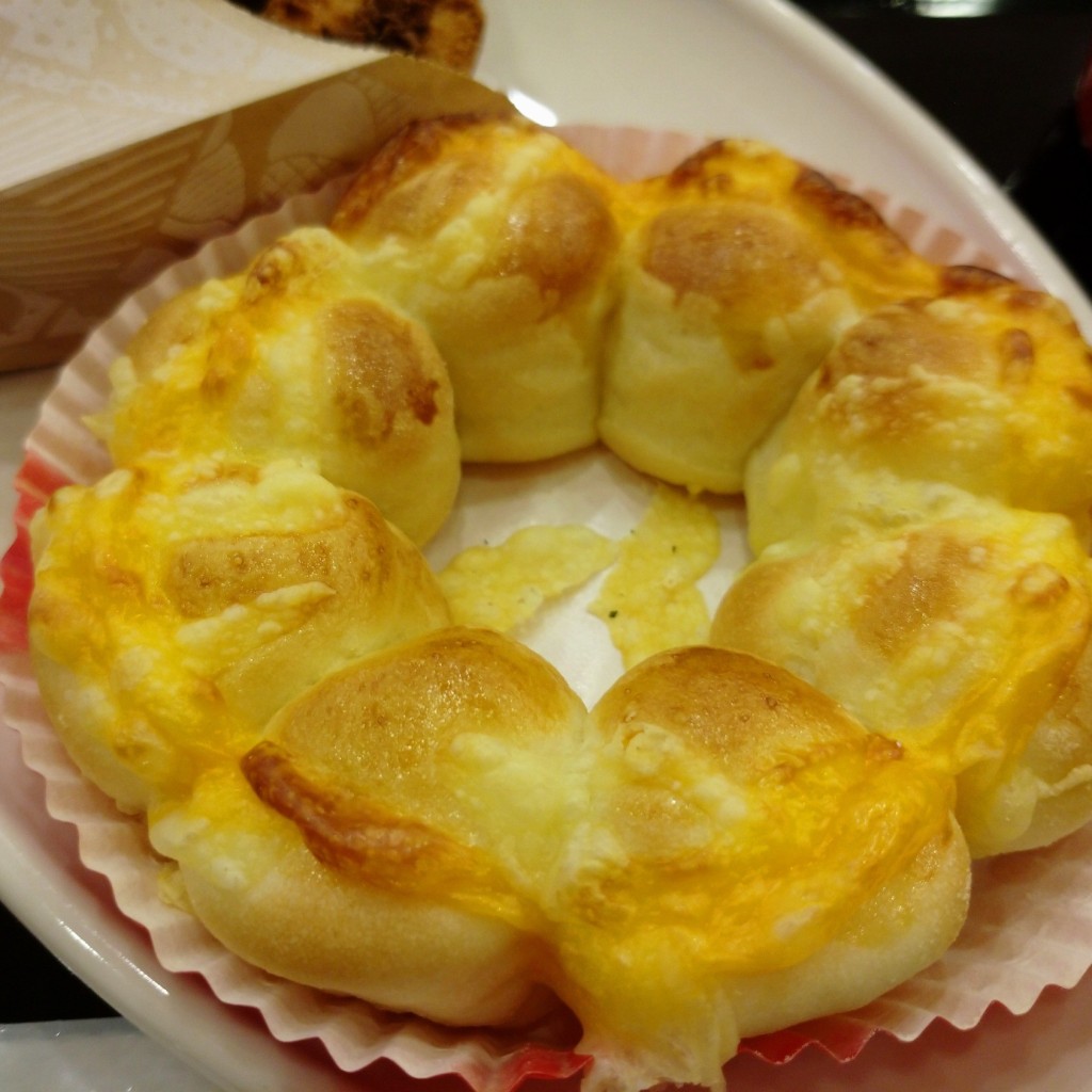 ユーザーが投稿したポンデちぎりパン5種のチーズの写真 - 実際訪問したユーザーが直接撮影して投稿した鳳南町ドーナツミスタードーナツ アリオ鳳ショップの写真