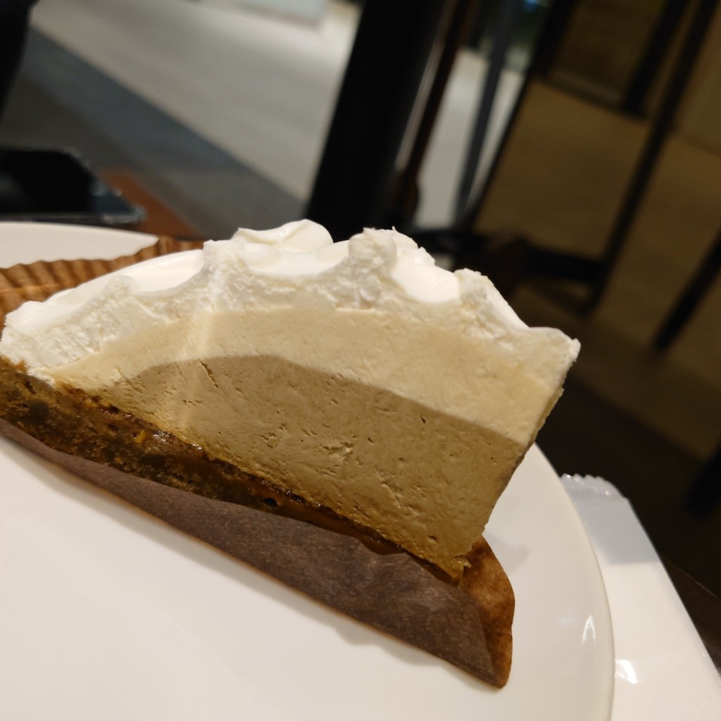 ユーザーが投稿したほうじ茶&キャラメルのムースケーキの写真 - 実際訪問したユーザーが直接撮影して投稿した難波カフェスターバックスコーヒー なんばスカイオ 3階店の写真