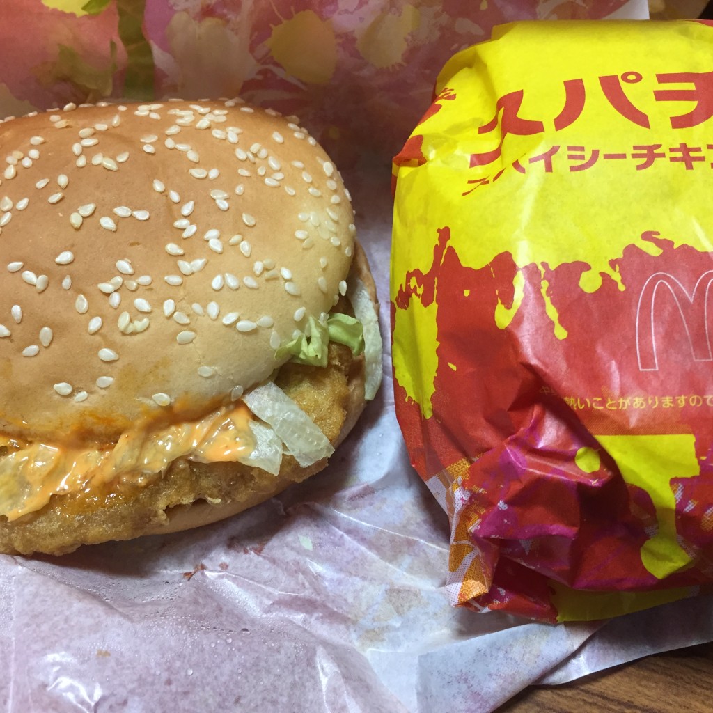 ユーザーが投稿したスパイシーチキンバーガーの写真 - 実際訪問したユーザーが直接撮影して投稿した西ファーストフードマクドナルド 白岡店の写真