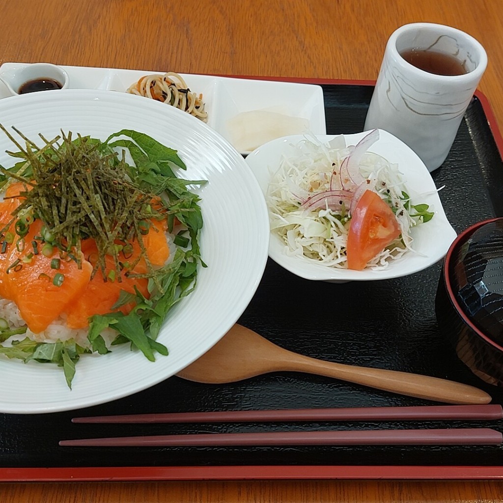 ユーザーが投稿したサーモン丼の写真 - 実際訪問したユーザーが直接撮影して投稿した美里カフェくつろぎのcafe KONAの写真