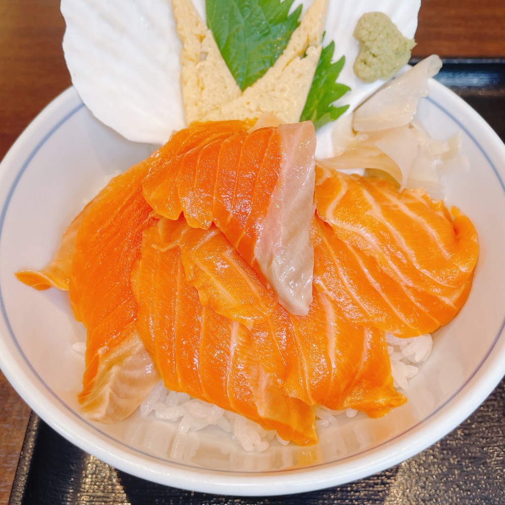 ユーザーが投稿したサーモン丼の写真 - 実際訪問したユーザーが直接撮影して投稿した大久保定食屋なかよ食堂の写真