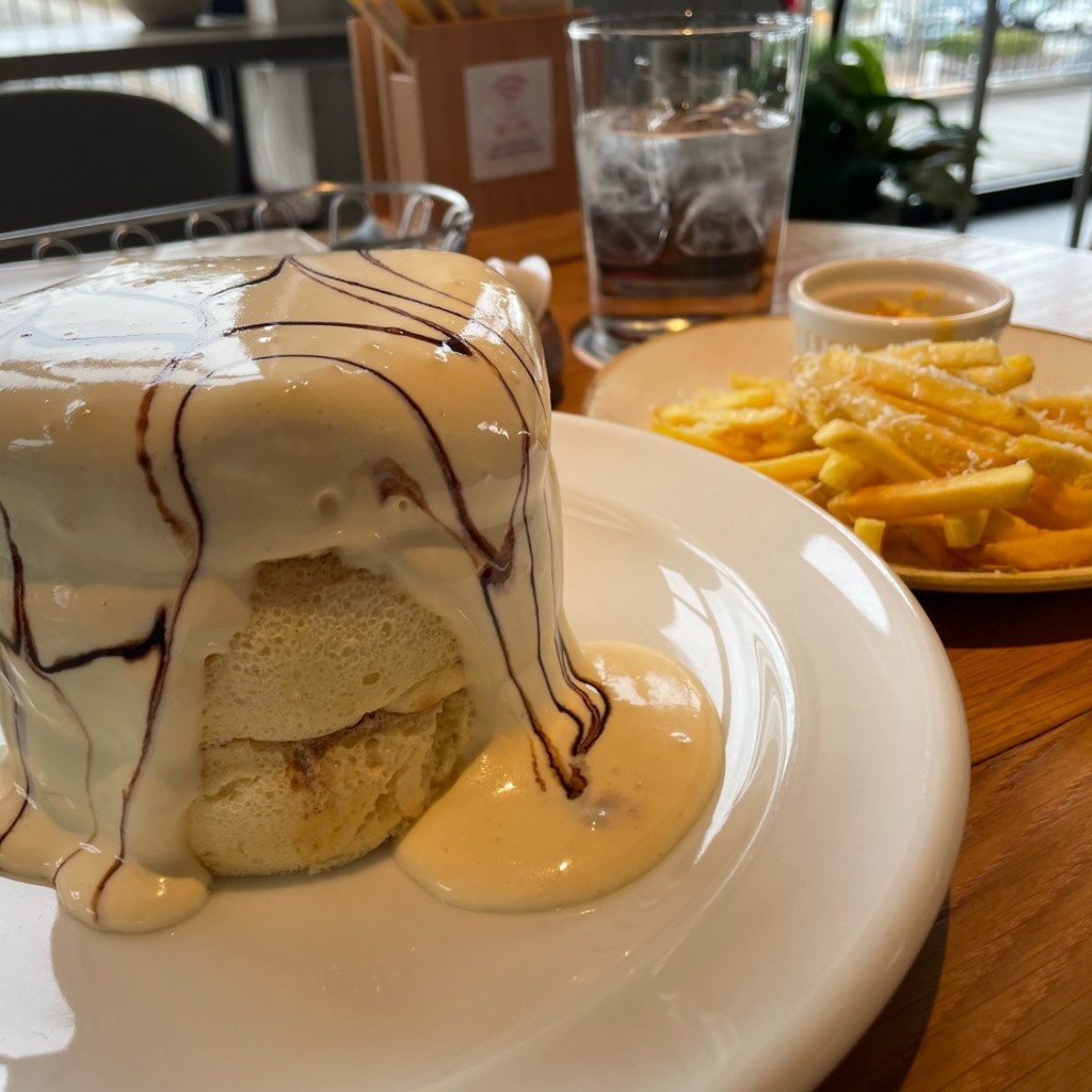 ユーザーが投稿したティラミスパンケーキの写真 - 実際訪問したユーザーが直接撮影して投稿した新港カフェHawaiian Cafe & Resutaurant Merengue Makanaの写真