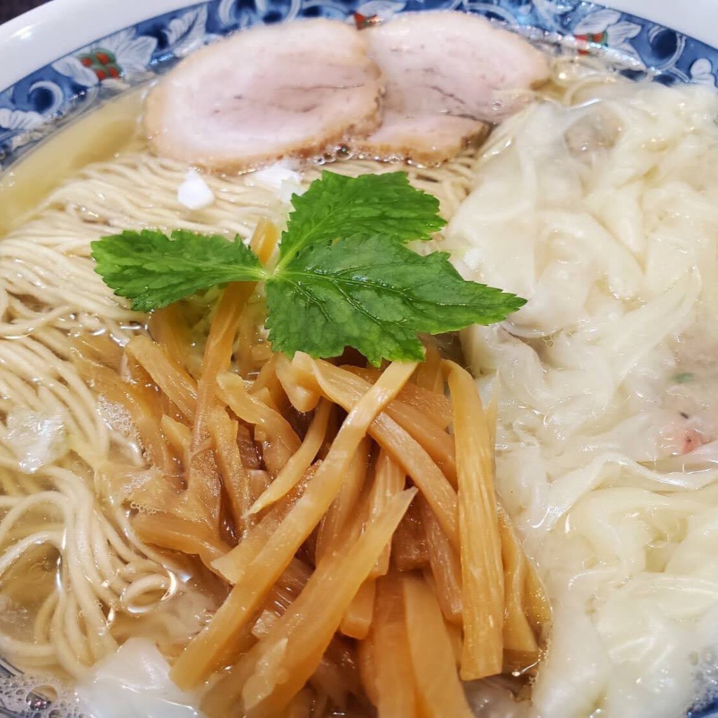 ユーザーが投稿した淡麗魚介ラーメン塩の写真 - 実際訪問したユーザーが直接撮影して投稿した八幡町ラーメン / つけ麺麺屋 丸宮の写真