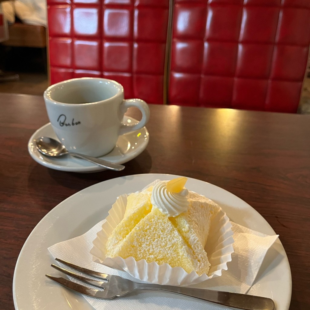 ユーザーが投稿したコーヒーとケーキの写真 - 実際訪問したユーザーが直接撮影して投稿した泉喫茶店ボンボンの写真