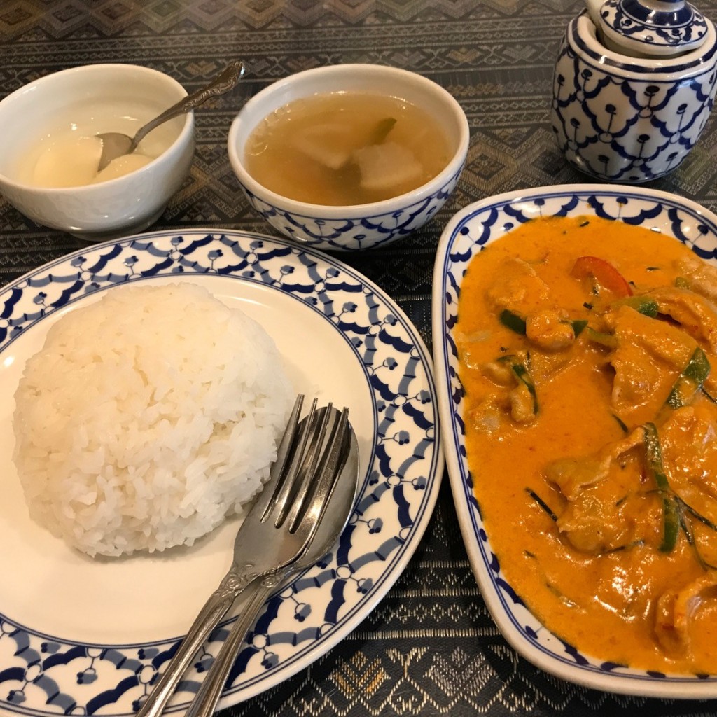 ユーザーが投稿したランチ豚肉のレッドカレー炒めの写真 - 実際訪問したユーザーが直接撮影して投稿した南林間タイ料理ペンタイの写真