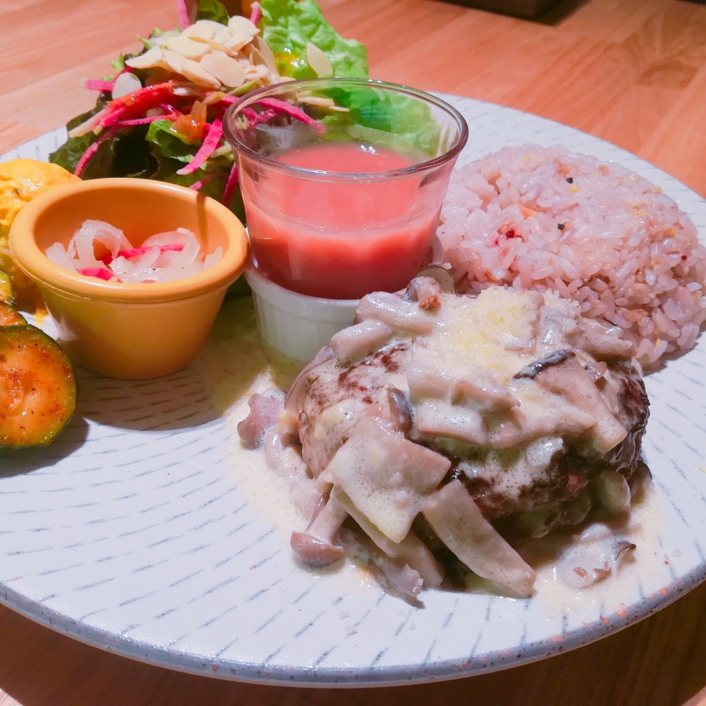 ユーザーが投稿したLキノコハンバーグの写真 - 実際訪問したユーザーが直接撮影して投稿した東野田町カフェTables cook & jonathan's bookstoreの写真