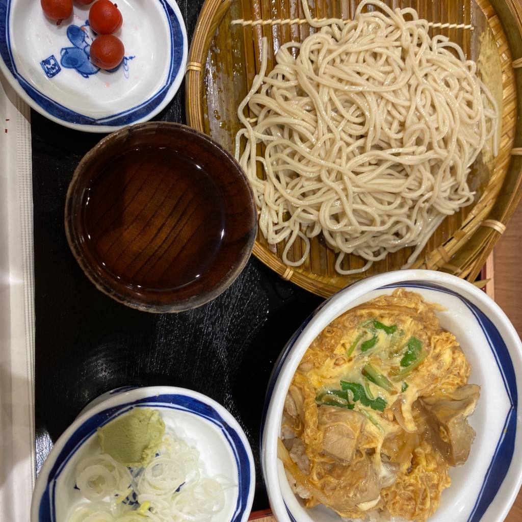 ユーザーが投稿した親子丼 もりそばセットの写真 - 実際訪問したユーザーが直接撮影して投稿した新宿うどんそば処 信州屋 新宿南口店の写真