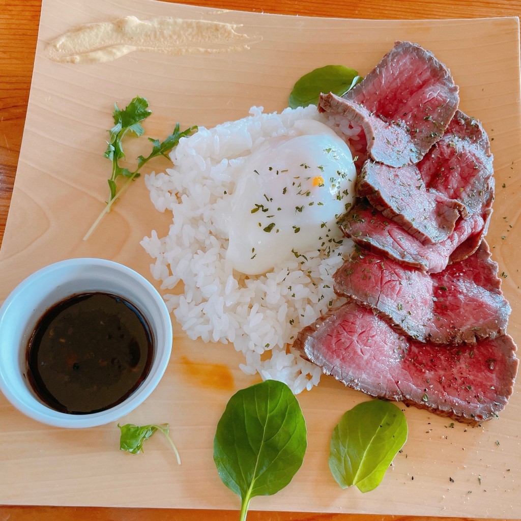 ユーザーが投稿した自家製ローストビーフ丼の写真 - 実際訪問したユーザーが直接撮影して投稿した新川町イタリアン森の中の召しやの写真